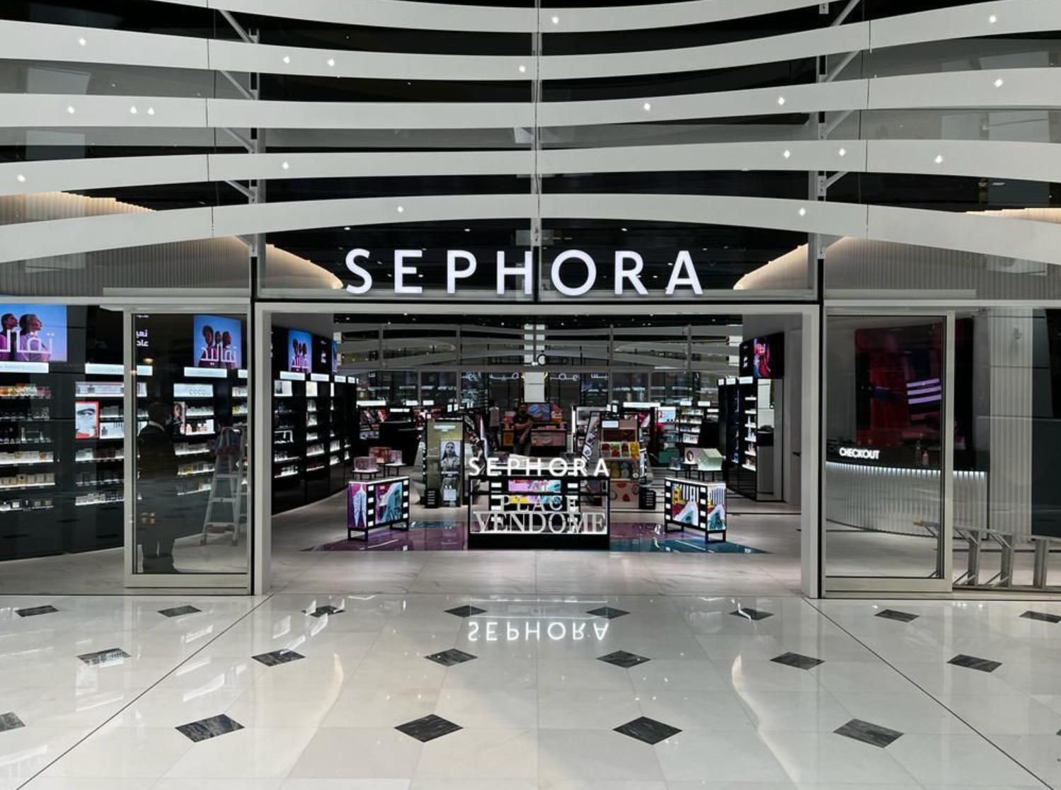 2. sephora-flagship-store-beauty-retail.jpg