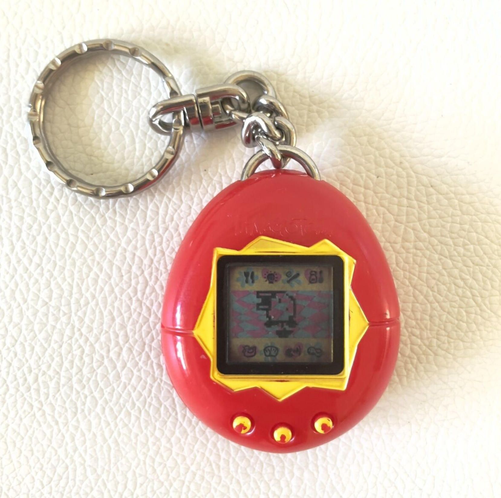 3. tamagotchi-1996-original-close-up.jpg