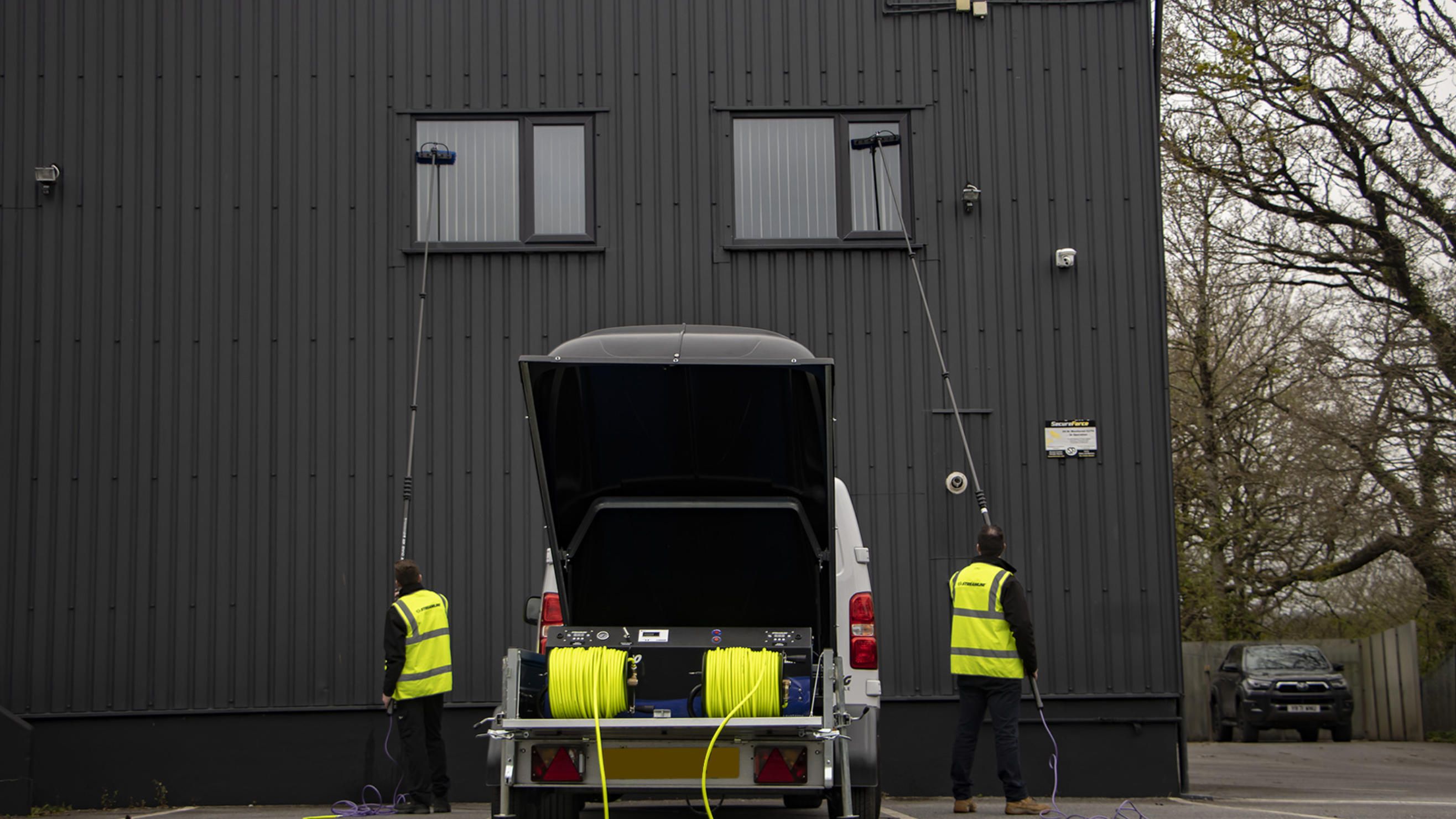 5. window-cleaning-business-field-crew-operations.jpg