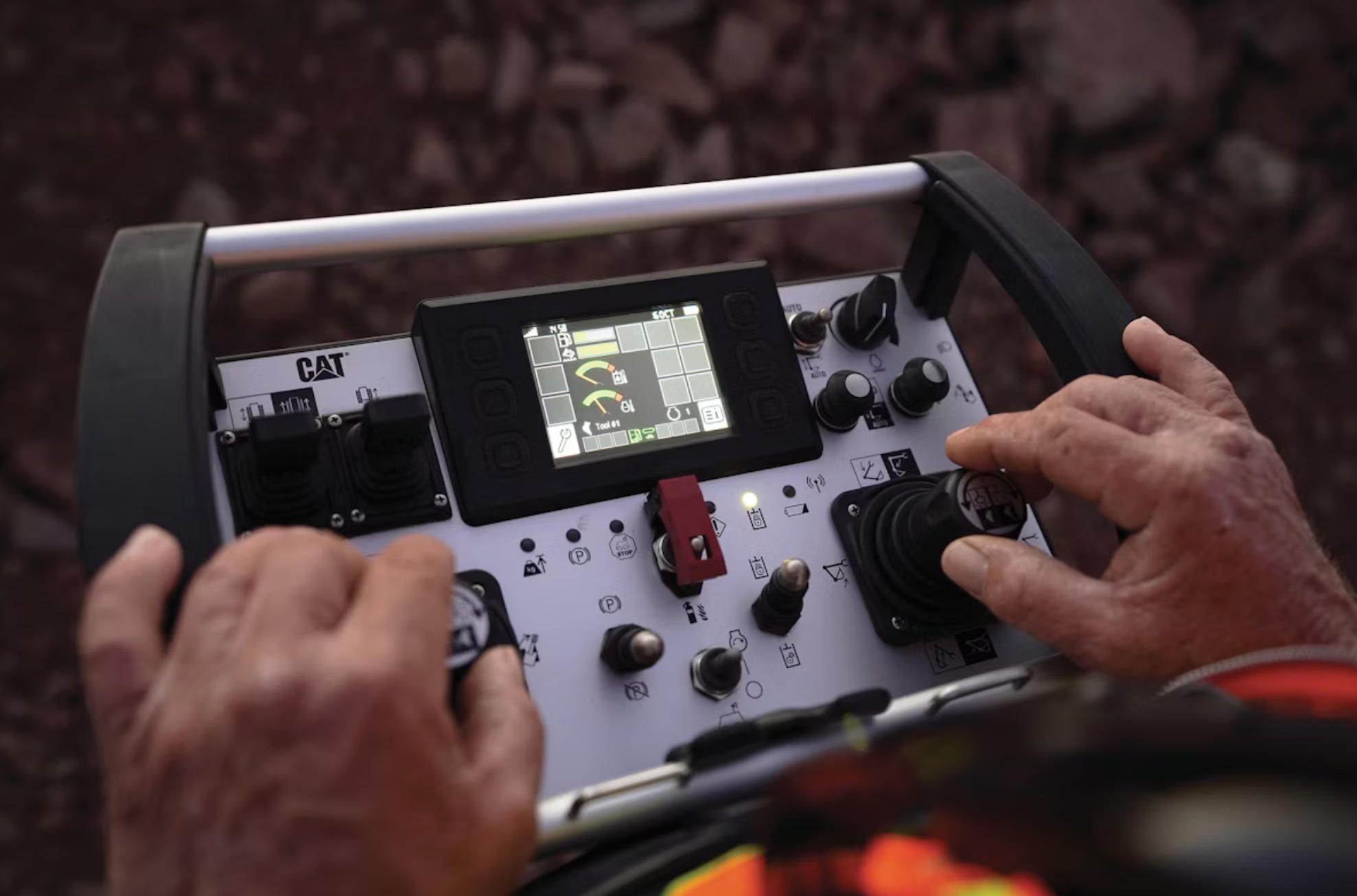 6. Cat Command for Excavating 320.jpg