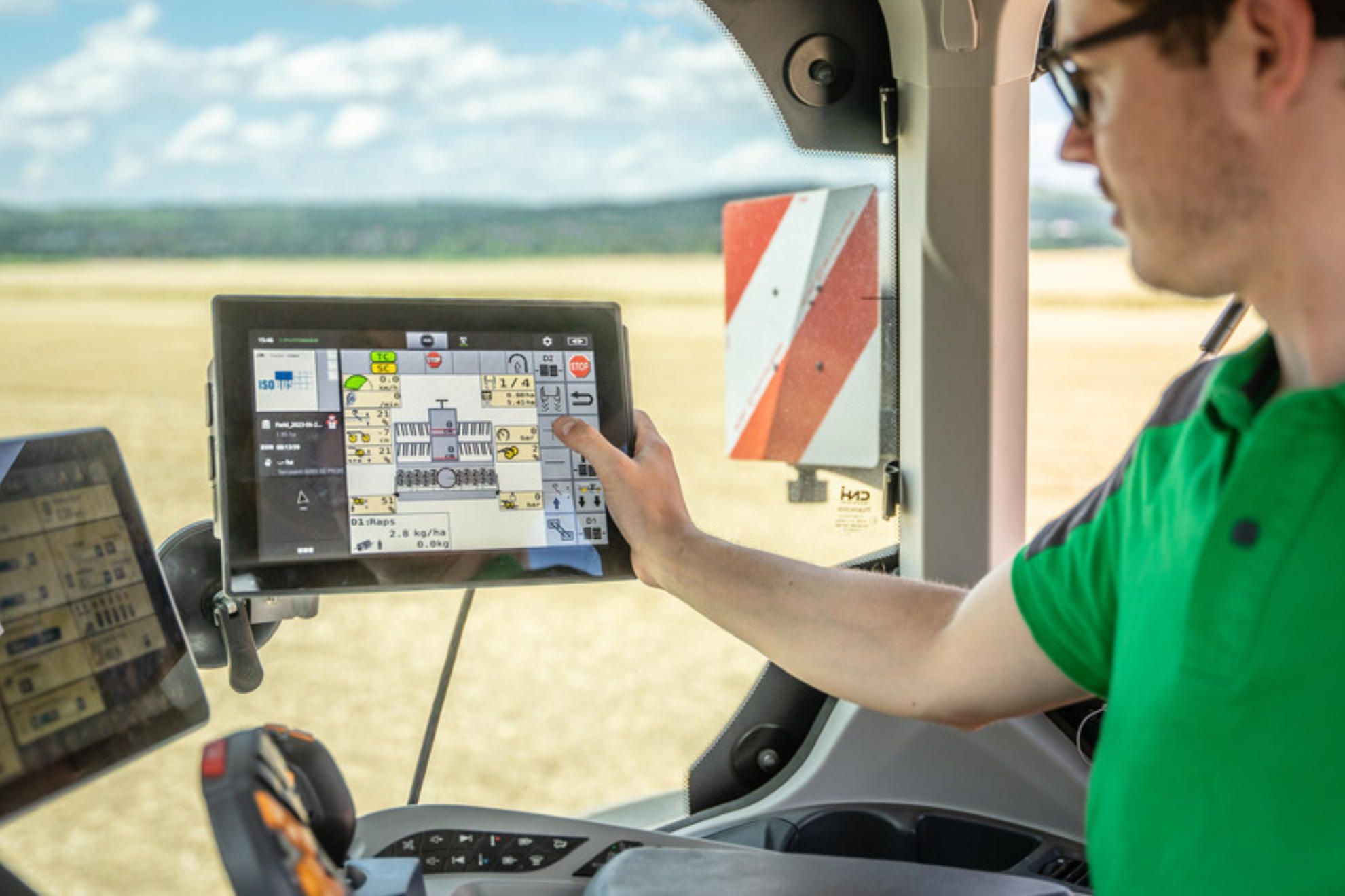 isobus-tractor-implement-terminal.jpg